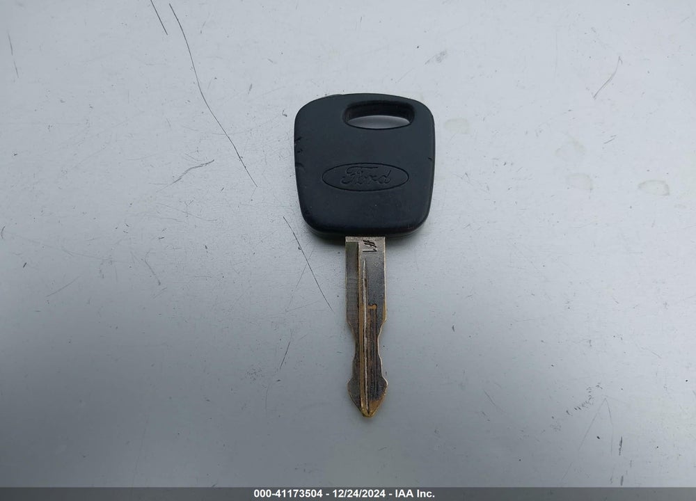 2005 FORD FOCUS ZX4 VIN: 1FAFP34N05W249535