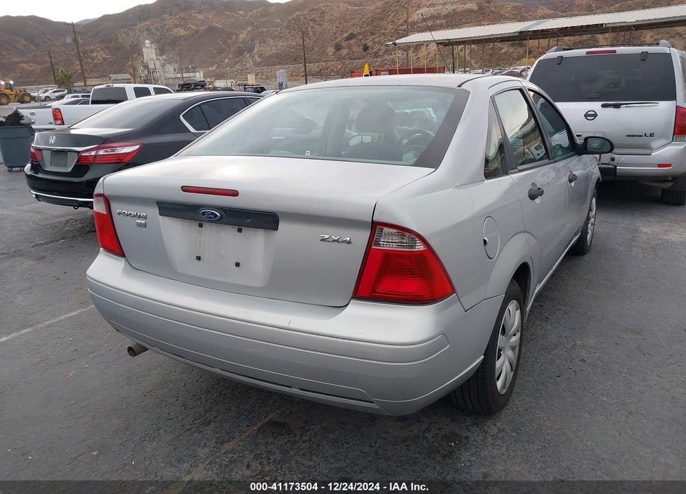 2005 FORD FOCUS ZX4 VIN: 1FAFP34N05W249535