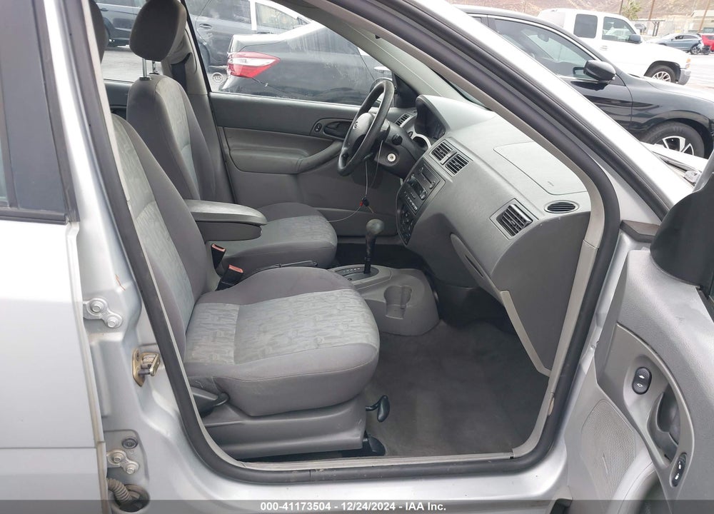 2005 FORD FOCUS ZX4 VIN: 1FAFP34N05W249535