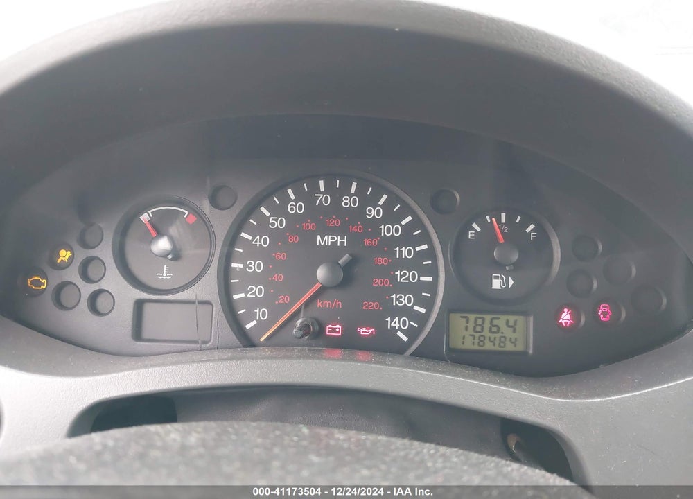 2005 FORD FOCUS ZX4 VIN: 1FAFP34N05W249535