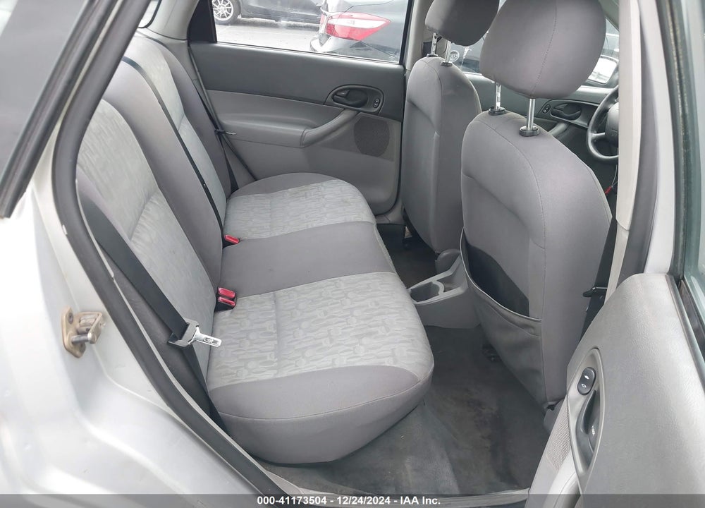 2005 FORD FOCUS ZX4 VIN: 1FAFP34N05W249535