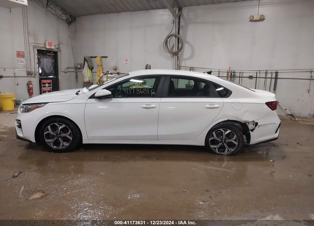 2019 KIA FORTE LXS VIN: 3KPF24AD6KE130680