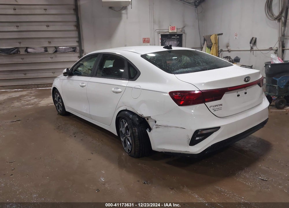 2019 KIA FORTE LXS VIN: 3KPF24AD6KE130680