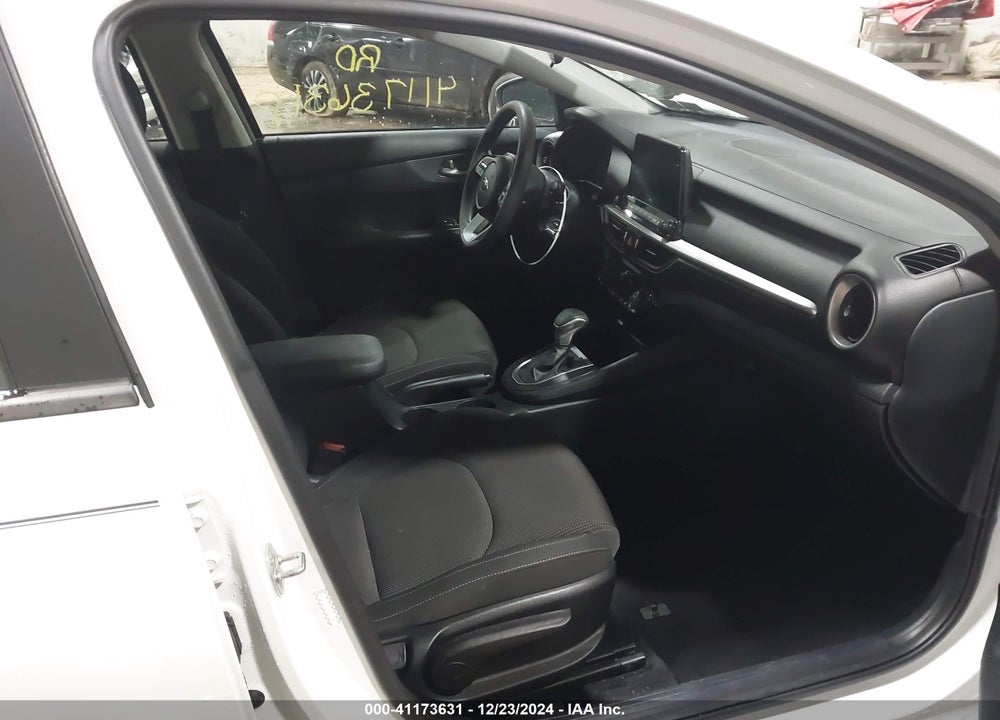 2019 KIA FORTE LXS VIN: 3KPF24AD6KE130680