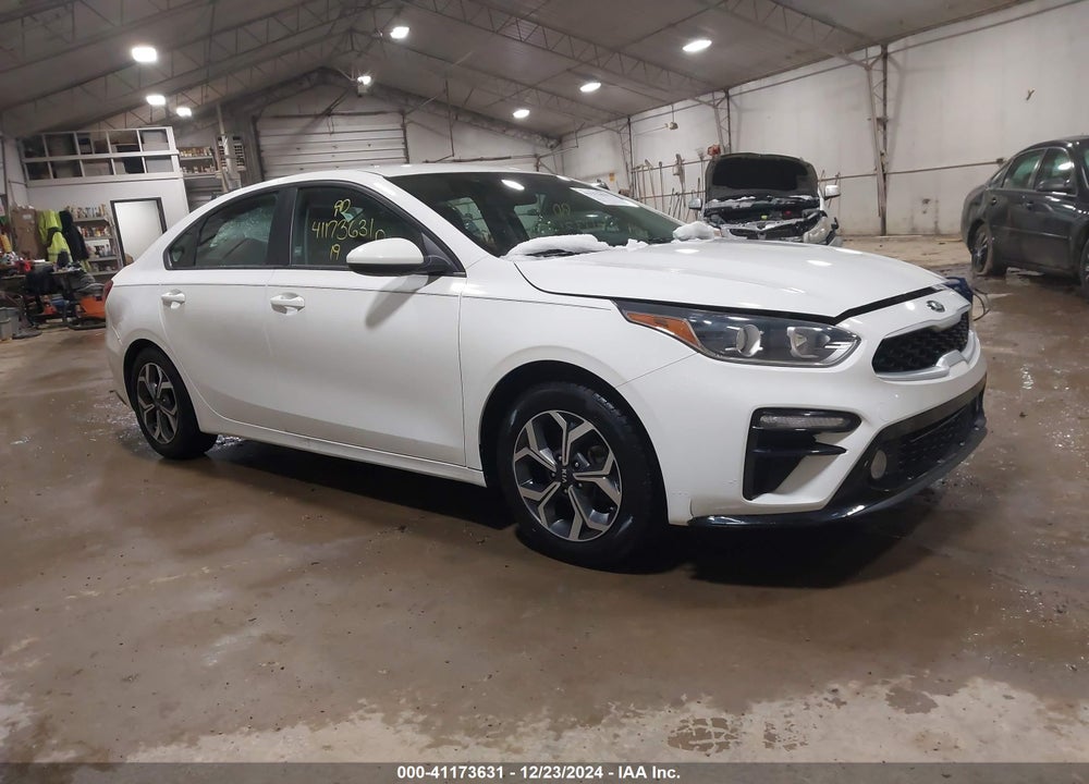 2019 KIA FORTE LXS VIN: 3KPF24AD6KE130680