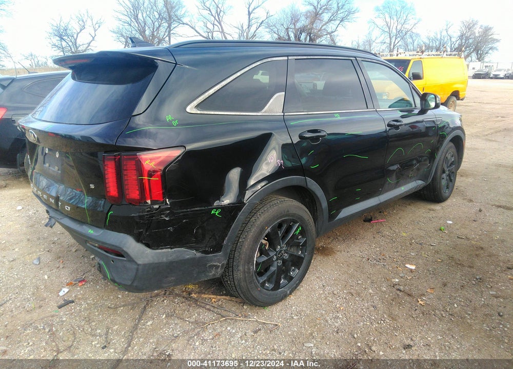 2021 KIA SORENTO S VIN: 5XYRLDLC5MG003200