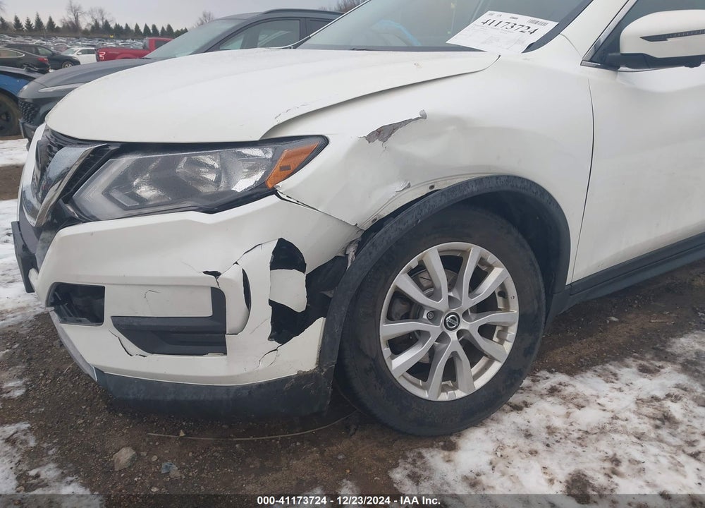 2018 NISSAN ROGUE SV VIN: KNMAT2MV3JP555191