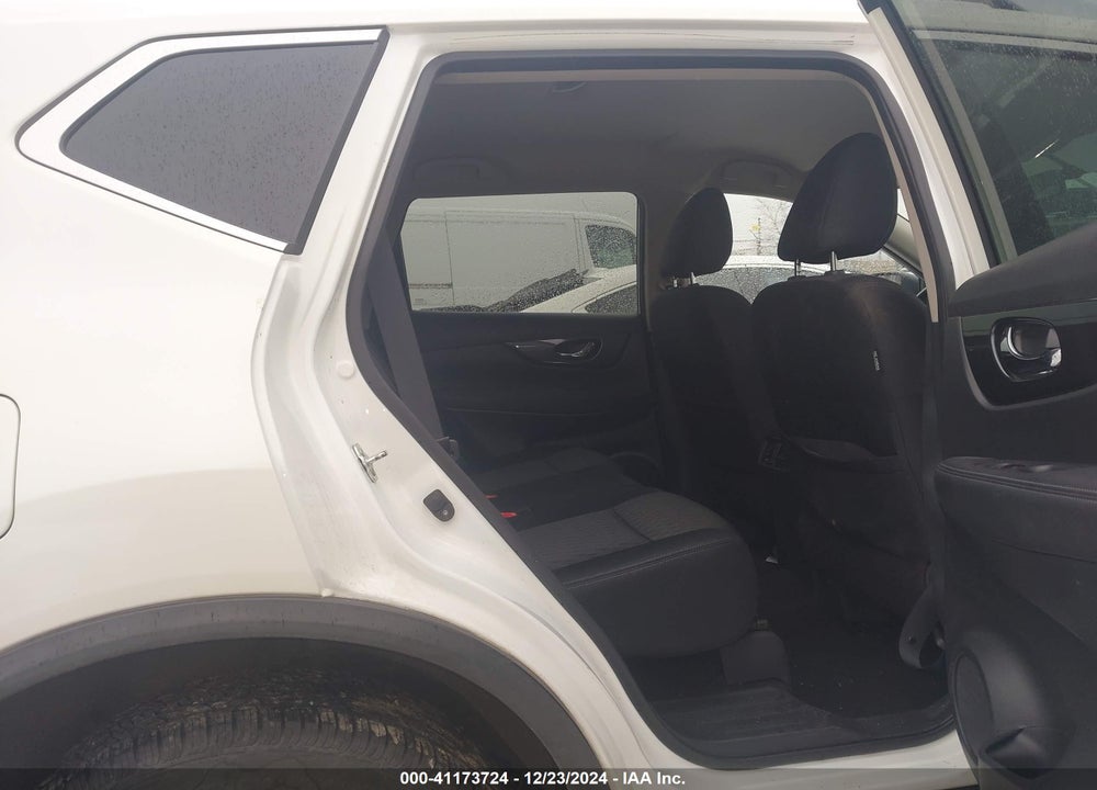 2018 NISSAN ROGUE SV VIN: KNMAT2MV3JP555191