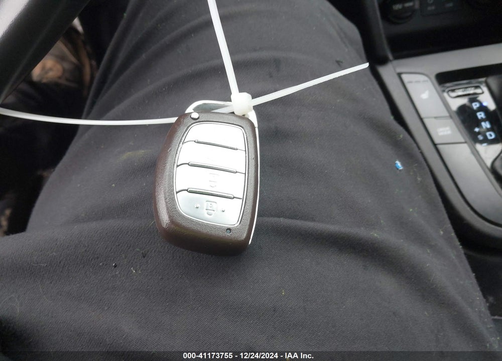 2019 HYUNDAI ELANTRA VIN: KMHD04LB9KU813625