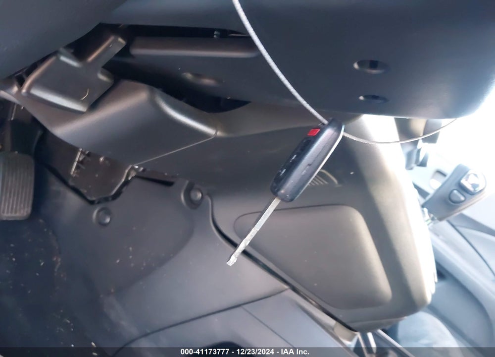 2014 HONDA CR-V LX VIN: 2HKRM4H37EH633252