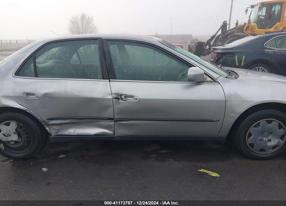 1999 HONDA ACCORD LX VIN: JHMCG6650XC034512