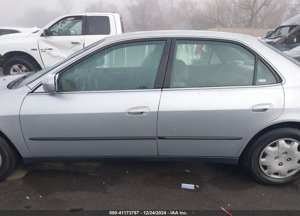 1999 HONDA ACCORD LX VIN: JHMCG6650XC034512