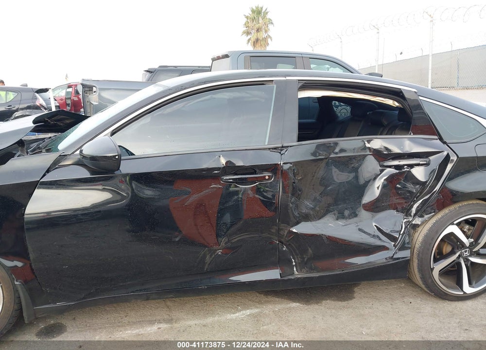 2018 HONDA ACCORD VIN: 1HGCV1F37JA184002
