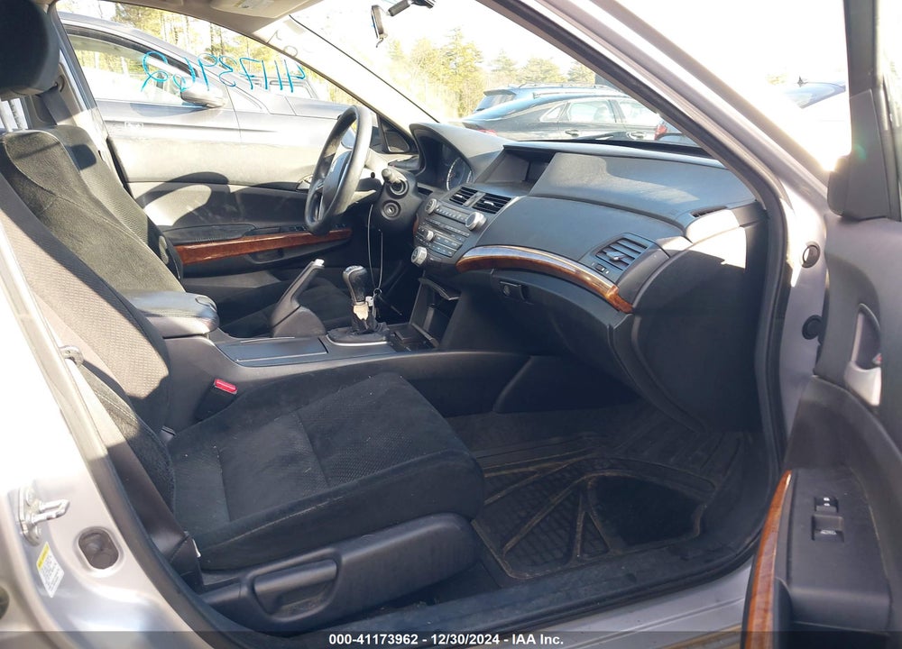 2011 HONDA ACCORD 2.4 EX VIN: 1HGCP2E72BA060077