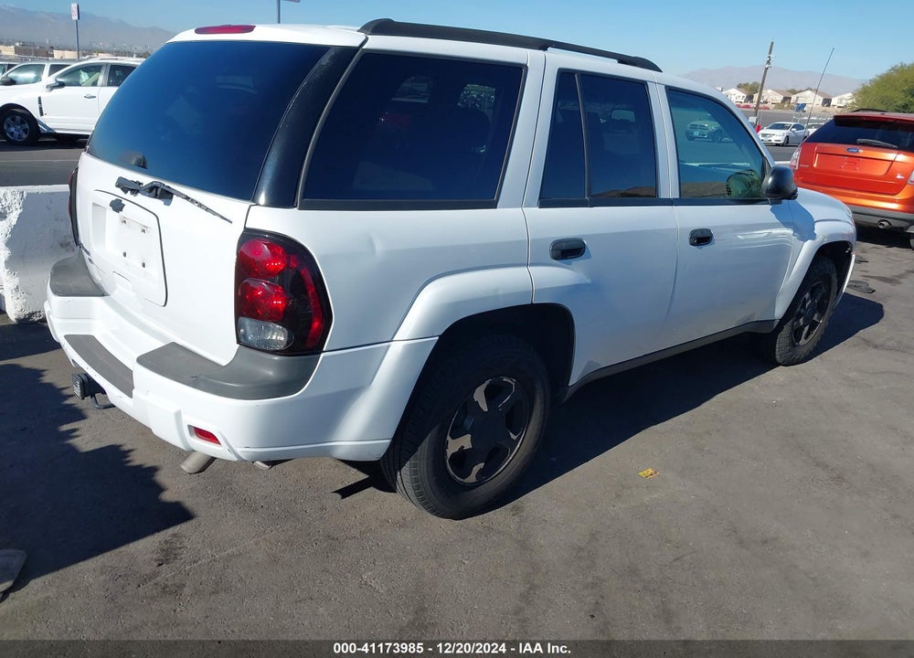 2005 CHEVROLET TRAILBLAZER LS VIN: 1GNDS13S952302811