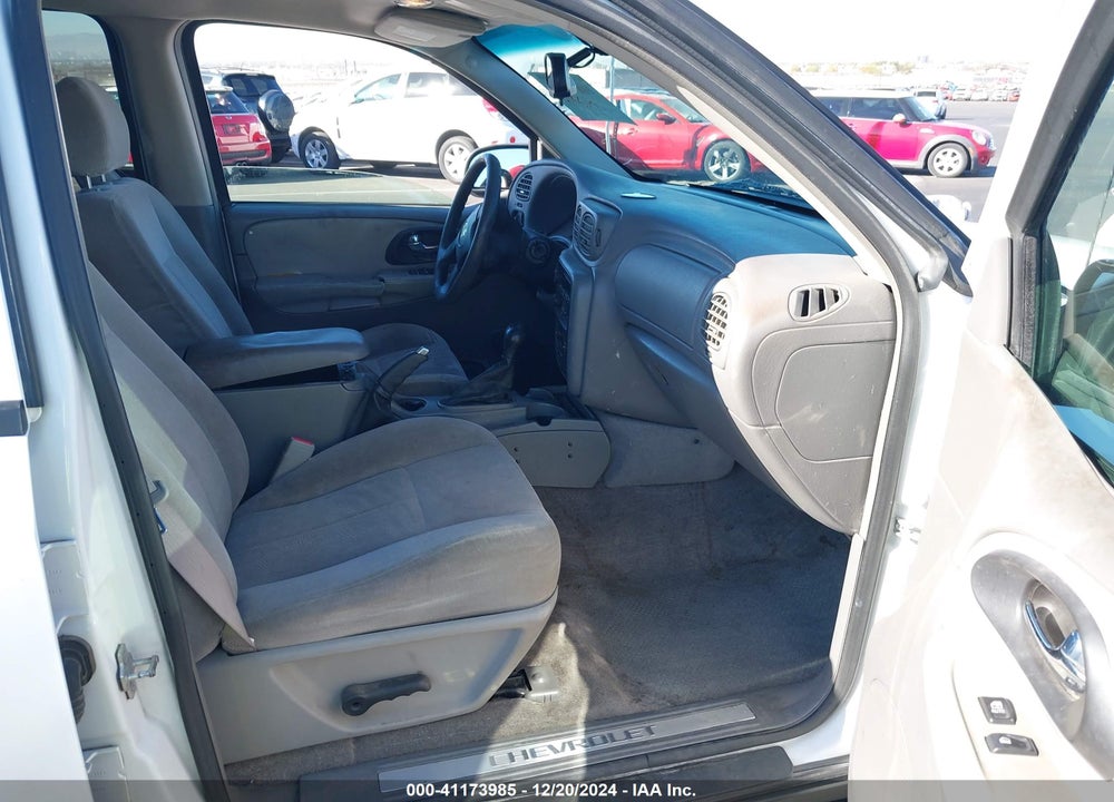 2005 CHEVROLET TRAILBLAZER LS VIN: 1GNDS13S952302811