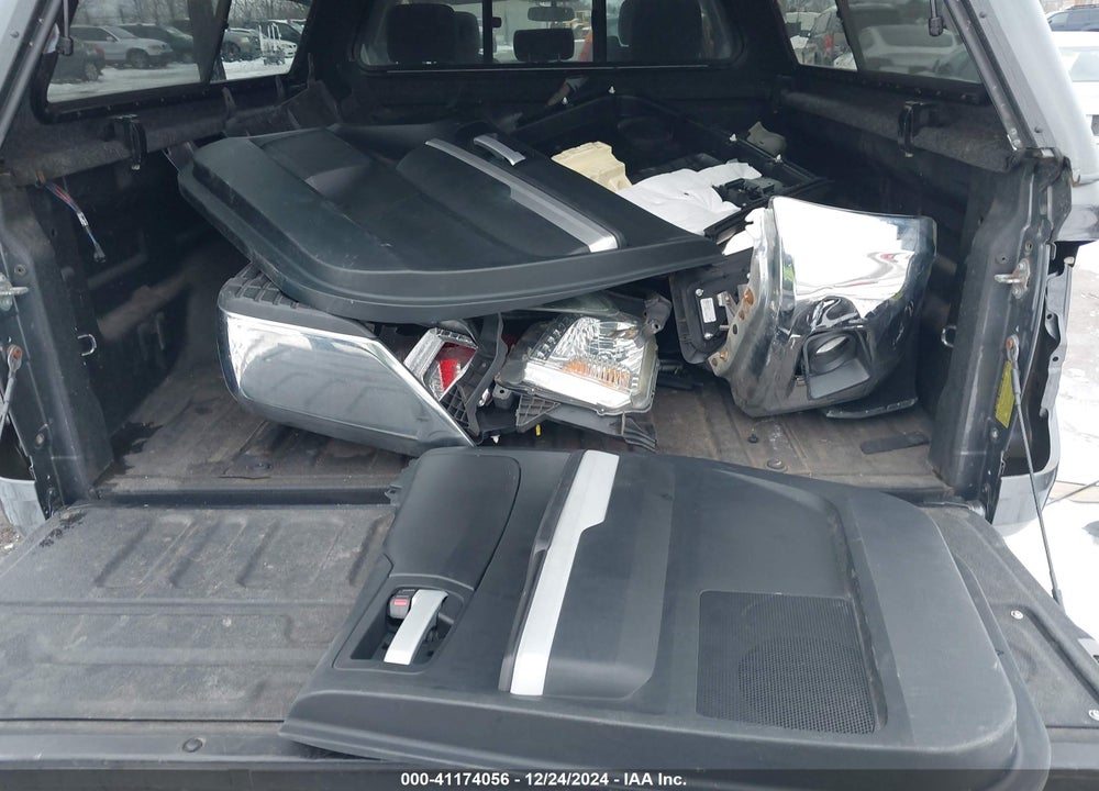 2017 TOYOTA TUNDRA SR5 5.7L V8 VIN: 5TFUW5F15HX592141