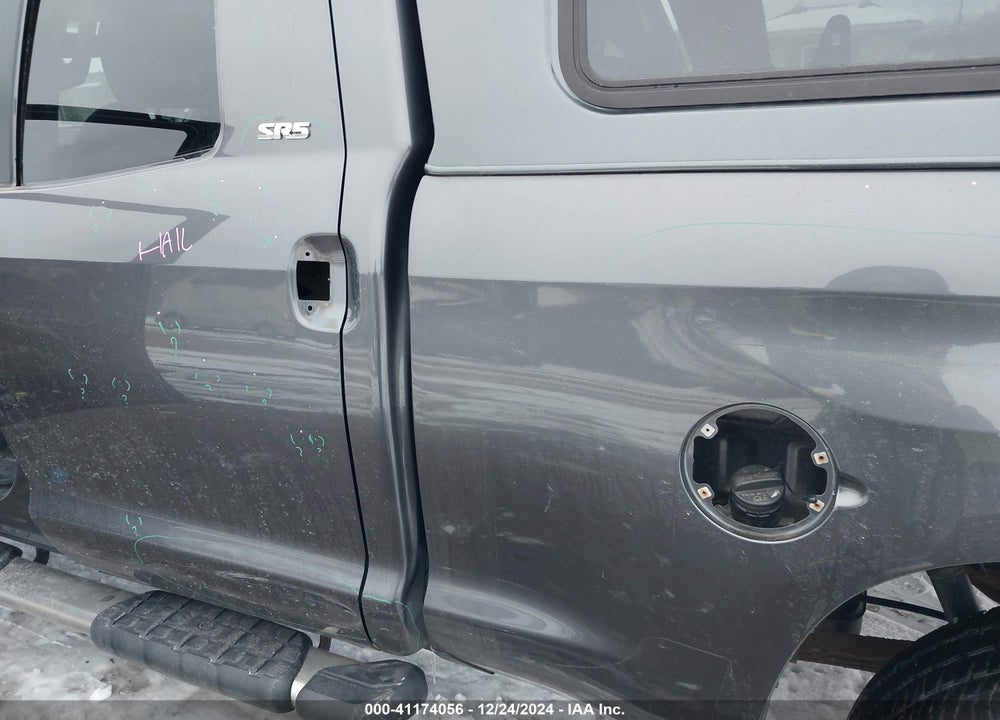 2017 TOYOTA TUNDRA SR5 5.7L V8 VIN: 5TFUW5F15HX592141