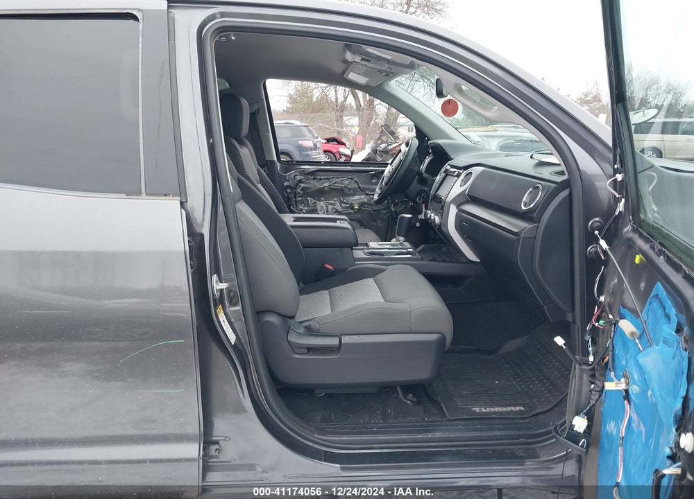 2017 TOYOTA TUNDRA SR5 5.7L V8 VIN: 5TFUW5F15HX592141
