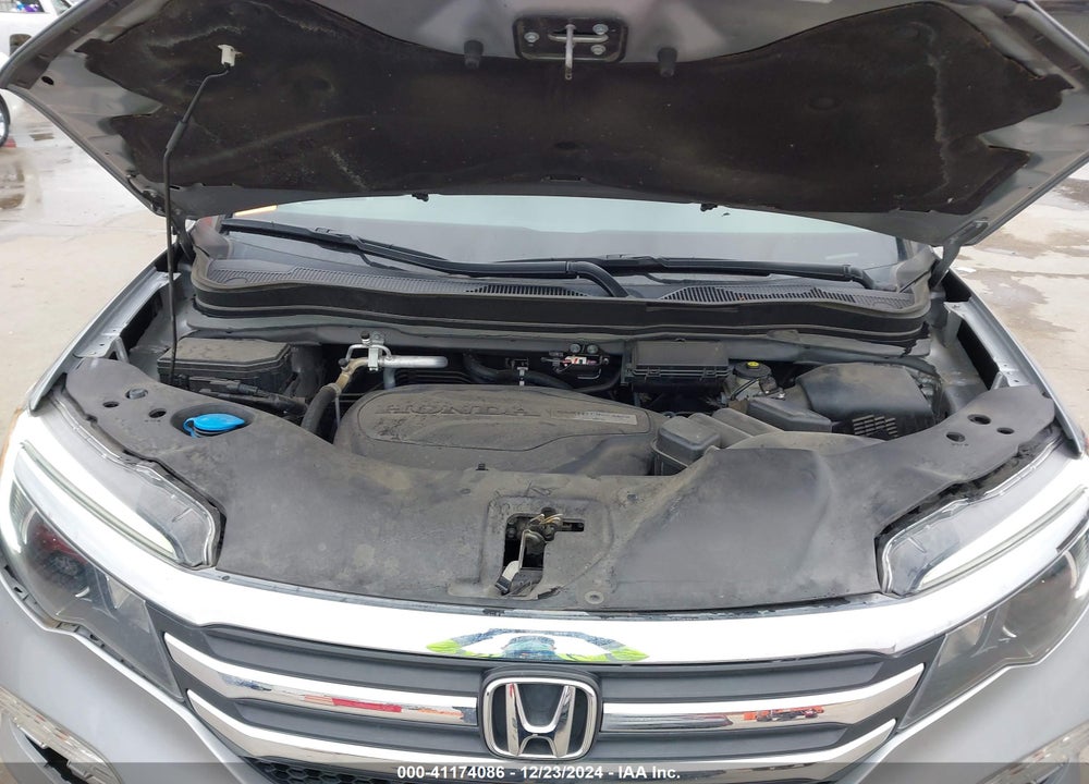 2018 HONDA PILOT EX-L VIN: 5FNYF5H8XJB031400