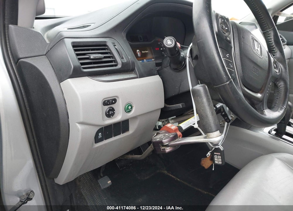 2018 HONDA PILOT EX-L VIN: 5FNYF5H8XJB031400