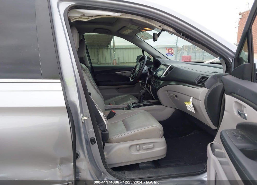 2018 HONDA PILOT EX-L VIN: 5FNYF5H8XJB031400