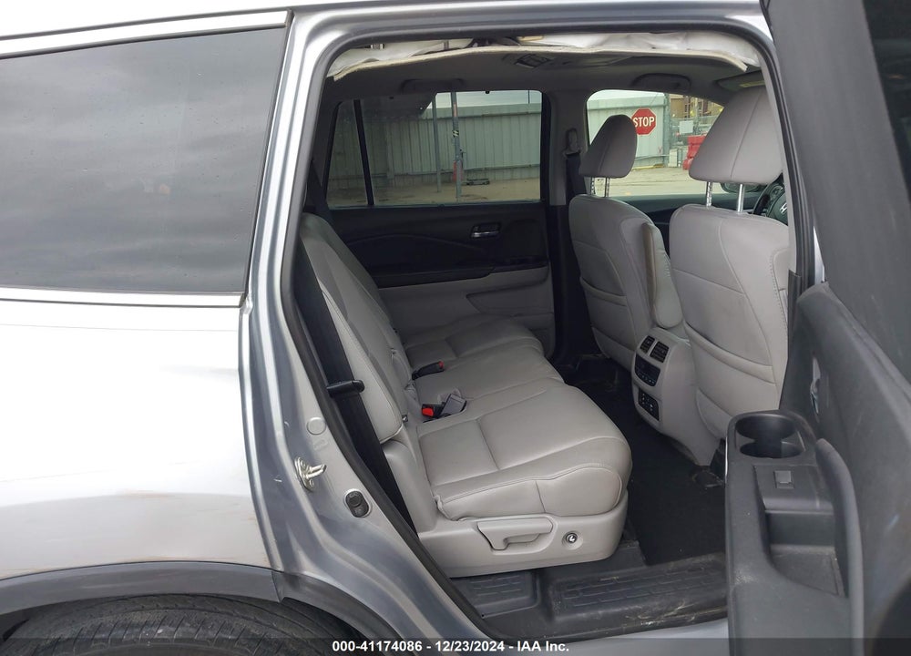 2018 HONDA PILOT EX-L VIN: 5FNYF5H8XJB031400