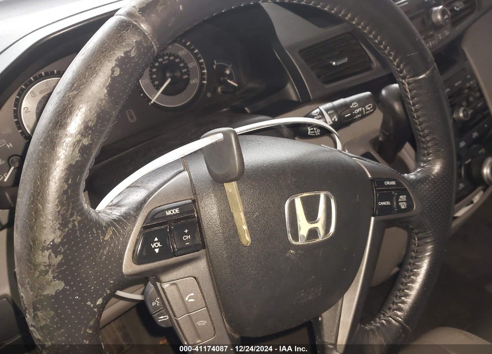 2011 HONDA ODYSSEY VIN: 5FNRL5H68BB086151