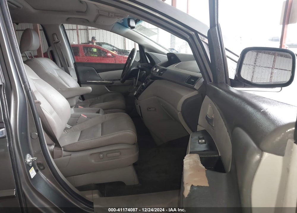 2011 HONDA ODYSSEY VIN: 5FNRL5H68BB086151
