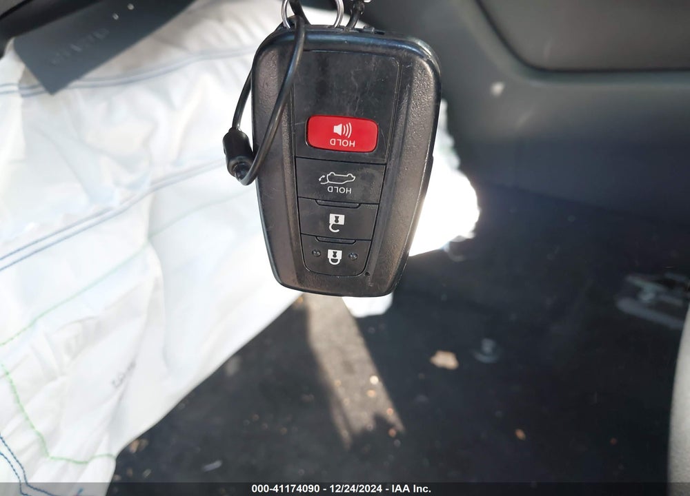 2022 TOYOTA HIGHLANDER XLE VIN: 5TDGZRBHXNS585038