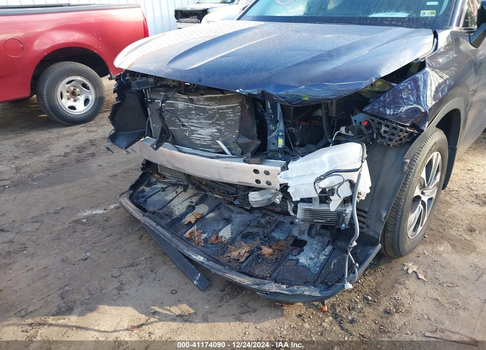2022 TOYOTA HIGHLANDER XLE VIN: 5TDGZRBHXNS585038