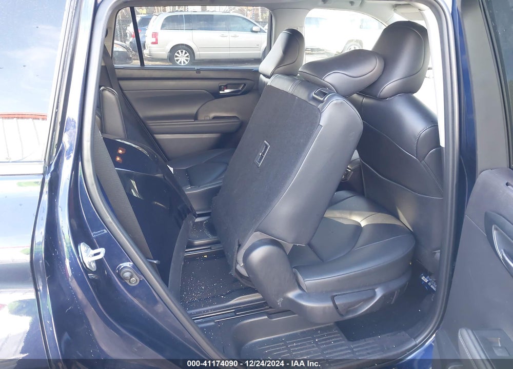 2022 TOYOTA HIGHLANDER XLE VIN: 5TDGZRBHXNS585038