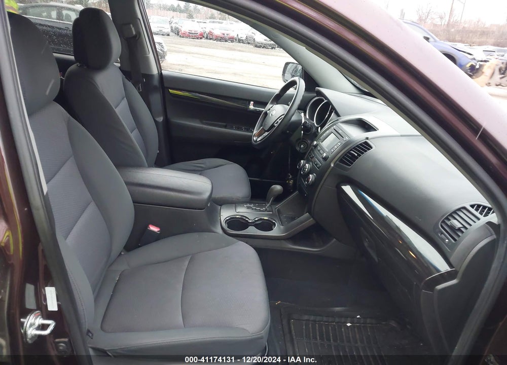 2013 KIA SORENTO LX VIN: 5XYKTDA69DG401279