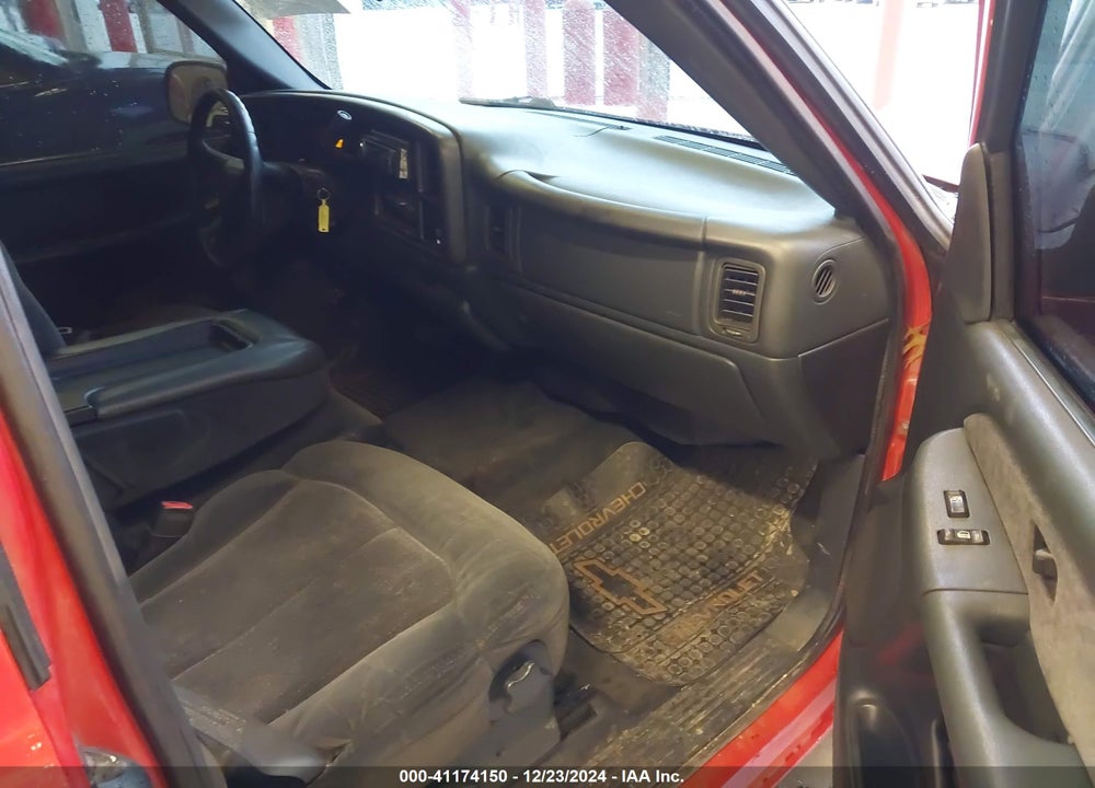 2000 CHEVROLET SILVERADO 1500 LS VIN: 2GCEC19T6Y1406669