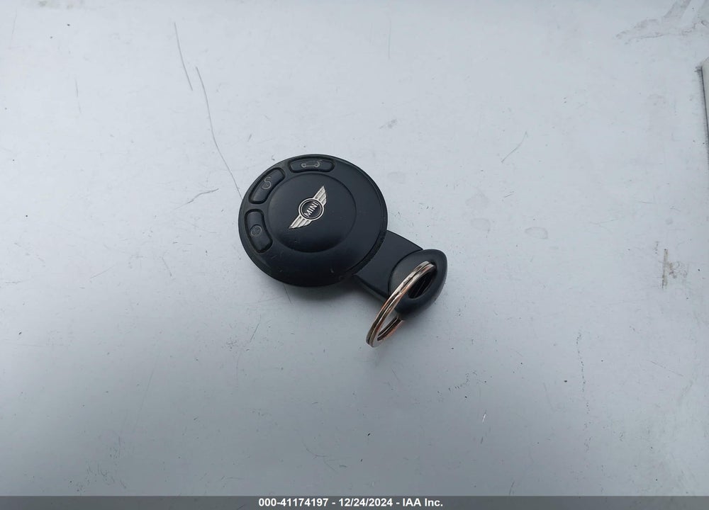 2010 MINI COOPER VIN: WMWMF3C54ATZ66213