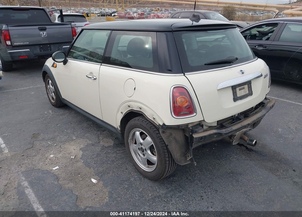 2010 MINI COOPER VIN: WMWMF3C54ATZ66213