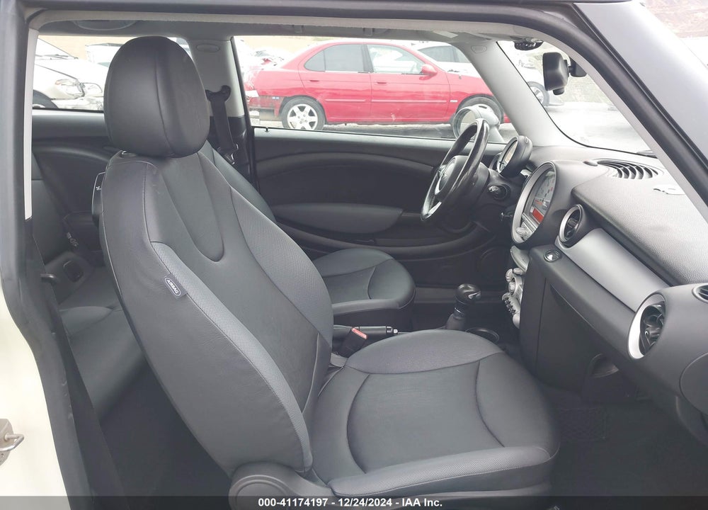 2010 MINI COOPER VIN: WMWMF3C54ATZ66213