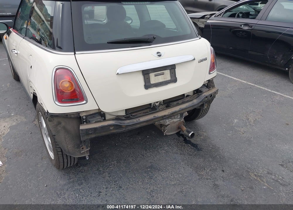 2010 MINI COOPER VIN: WMWMF3C54ATZ66213