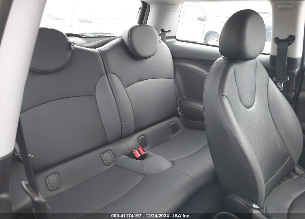 2010 MINI COOPER VIN: WMWMF3C54ATZ66213