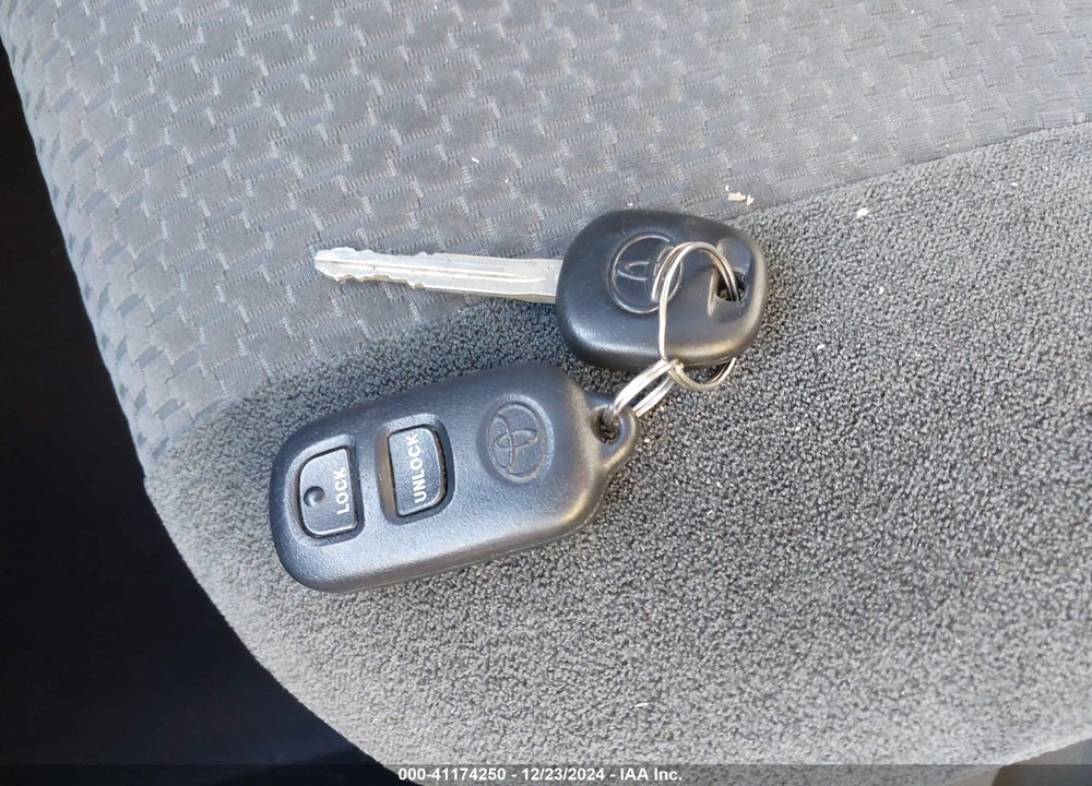2005 TOYOTA COROLLA S VIN: 2T1BR32E75C437614