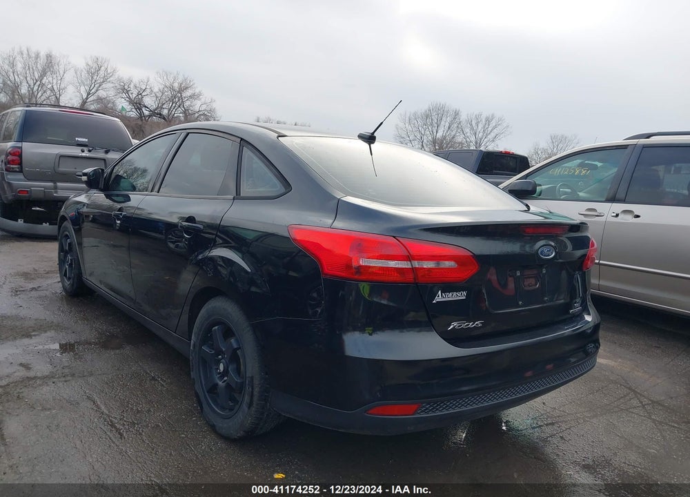 2015 FORD FOCUS VIN: 1FADP3F20FL220159