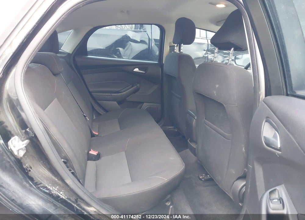 2015 FORD FOCUS VIN: 1FADP3F20FL220159
