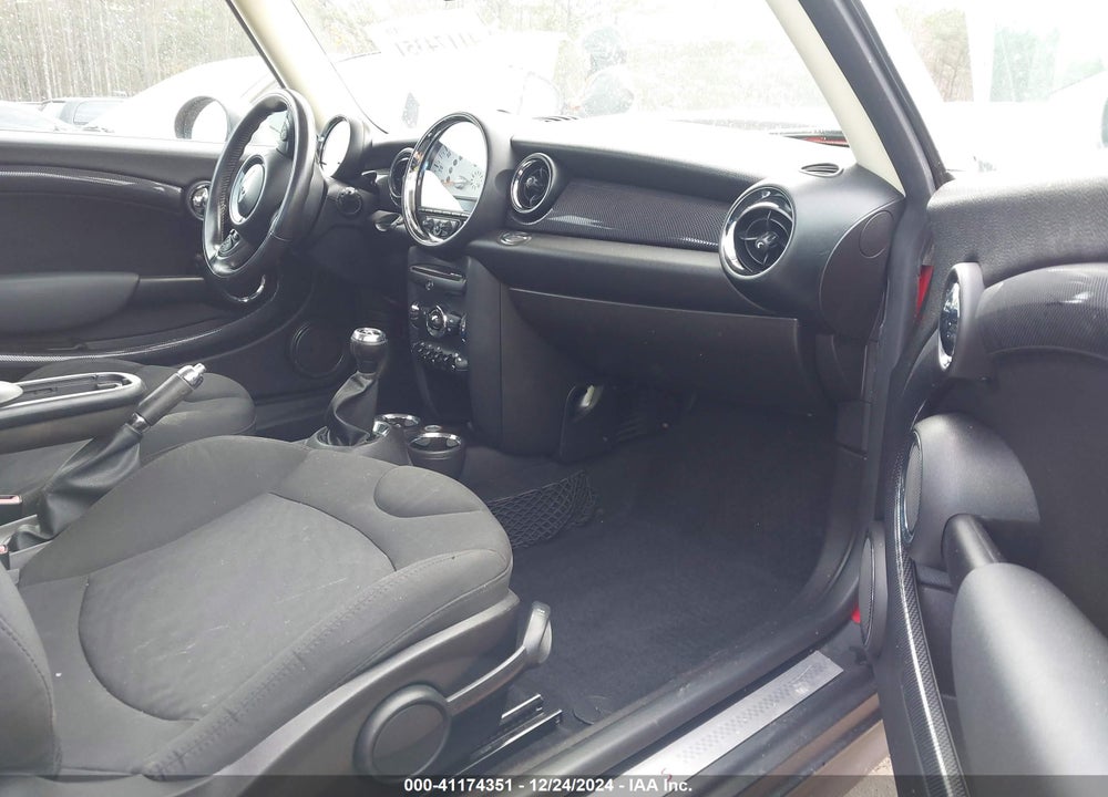 2012 MINI COOPER S VIN: WMWSV3C57CTY27156