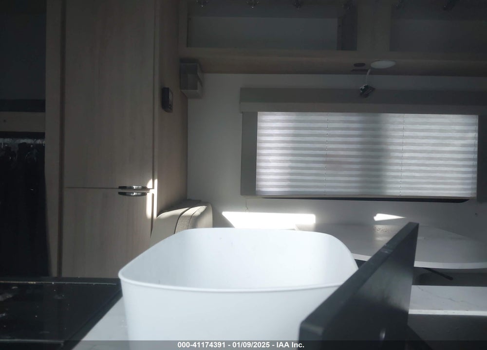 2024 WINNEBAGO 1800BH VIN: 54CTM2J27R3077974