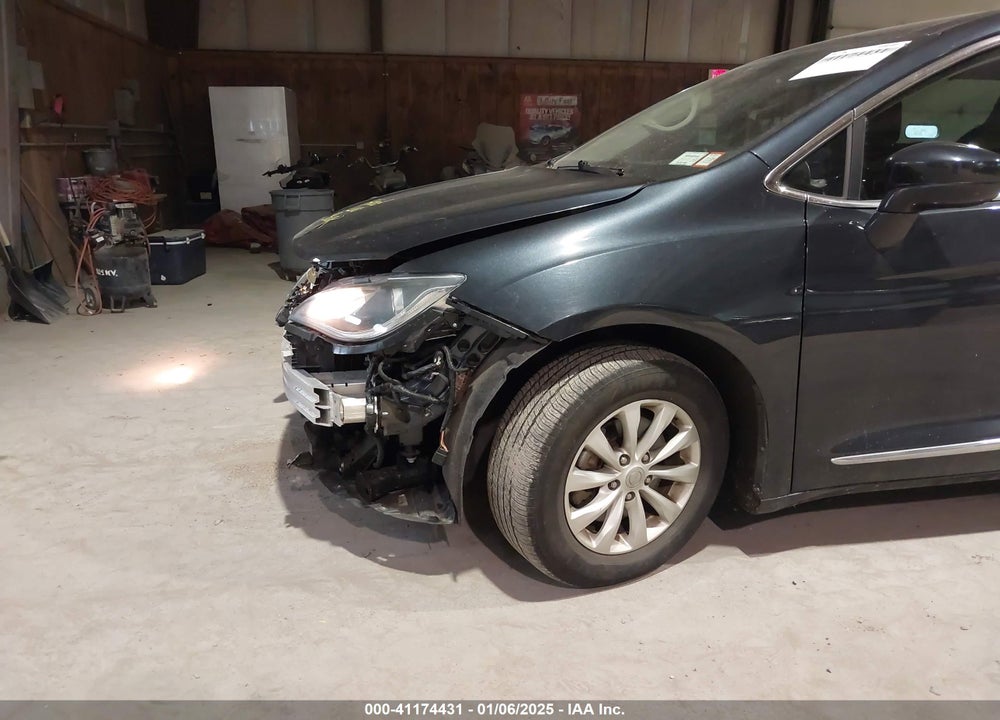 2019 CHRYSLER PACIFICA TOURING L VIN: 2C4RC1BG0KR733012