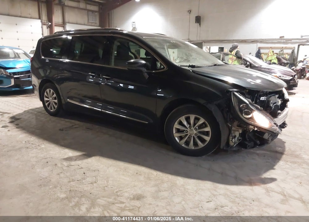 2019 CHRYSLER PACIFICA TOURING L VIN: 2C4RC1BG0KR733012