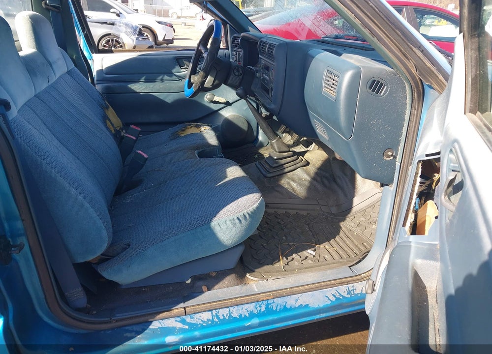 1995 CHEVROLET S TRUCK S10 VIN: 1GCCS1445SK252571