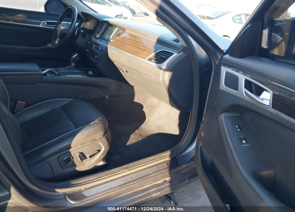 2015 HYUNDAI GENESIS 3.8 VIN: KMHGN4JE8FU065807