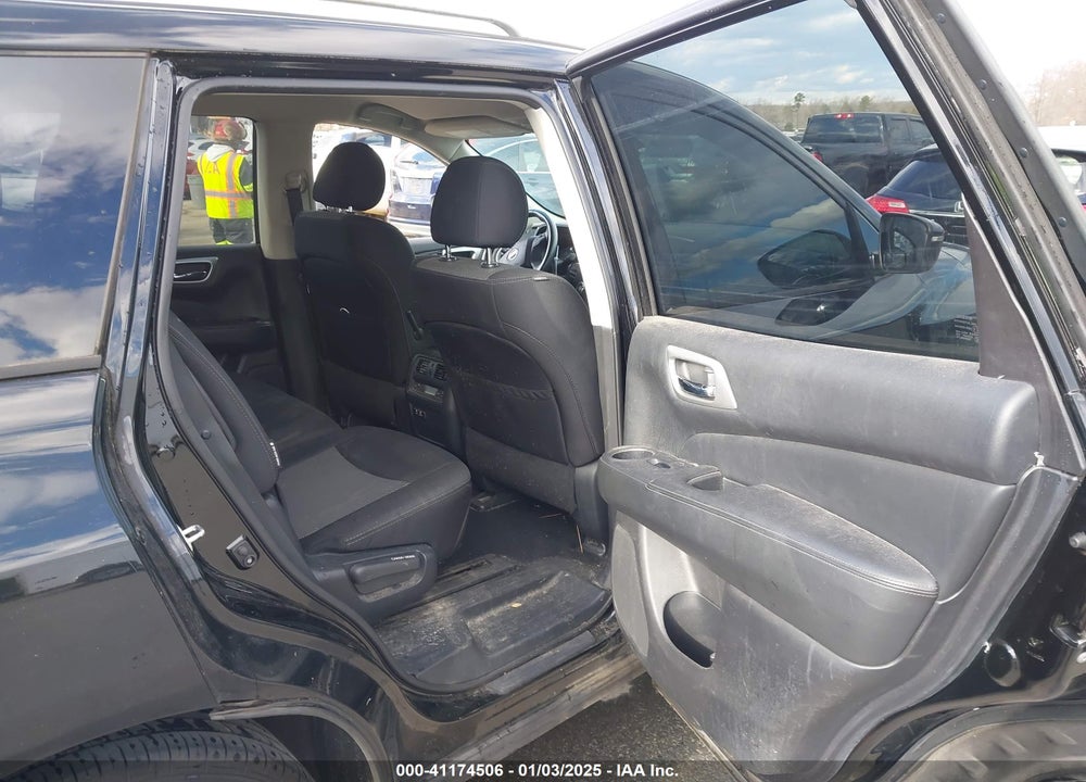 2019 NISSAN PATHFINDER SV VIN: 5N1DR2MM5KC584974