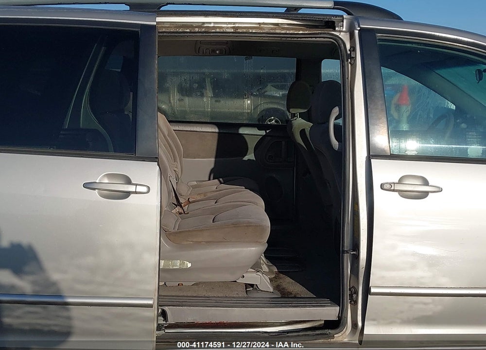 2004 TOYOTA SIENNA LE VIN: 5TDZA23C34S186223